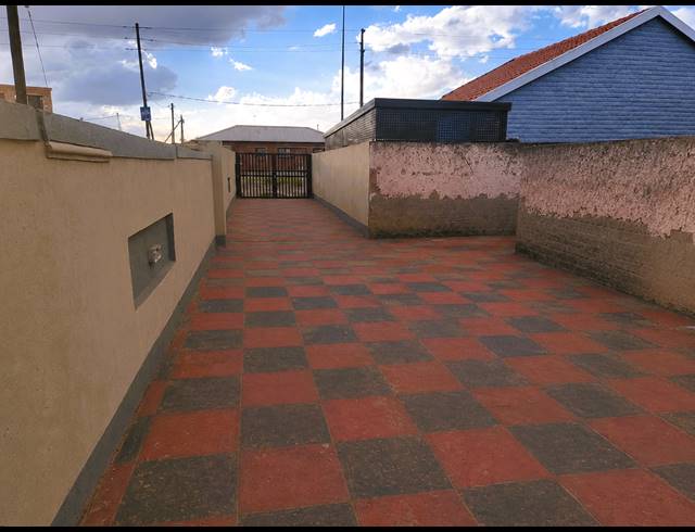 2 BEDROOM HOUSE FOR SALE IN EVATON WEST